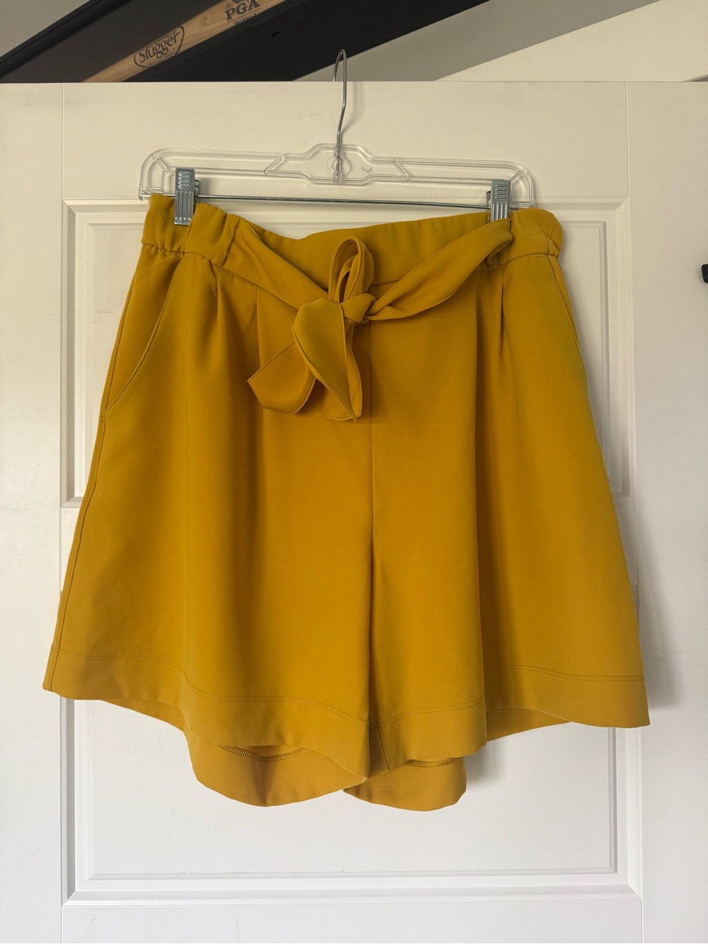 Lululemon Noir 5.5” Shorts Honeycomb Yellow Tie Waist Size 12